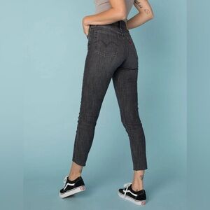 Levi’s Wedgie Skinny crop jeans